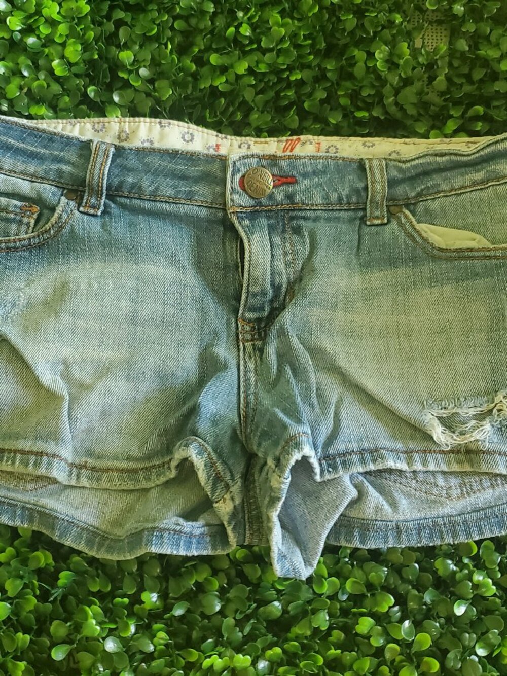 O'Neill Light Wash Distressed Denim Shorts Size 9